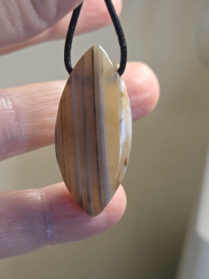 Botswana Achat gebändert Navette förmig Anhänger, 38 x 18 x 11 mm, gebohrt, an verstellbarem Lederband