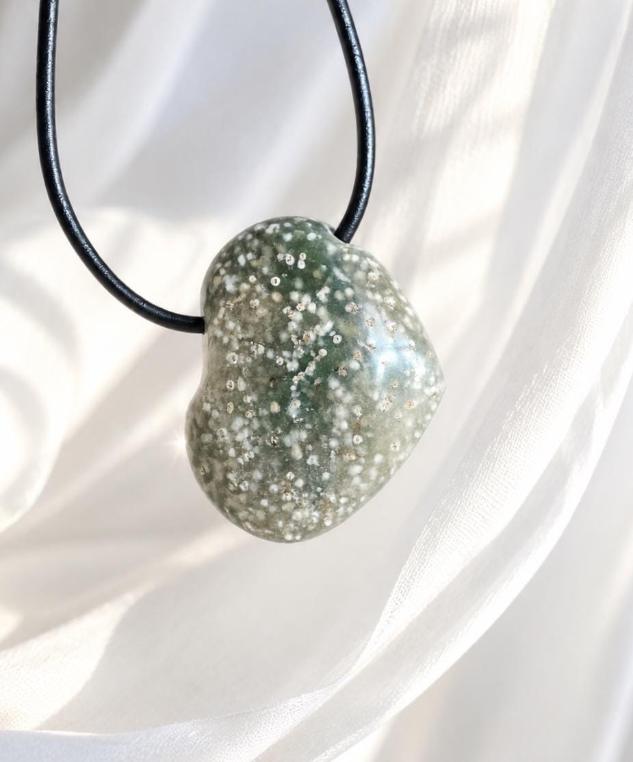 Ozean Jaspis, Ocean Jasper, Ozeanjaspis Herz förmig Anhänger, 30 x 25 x 11 mm, gebohrt, an verstellbarem Lederband
