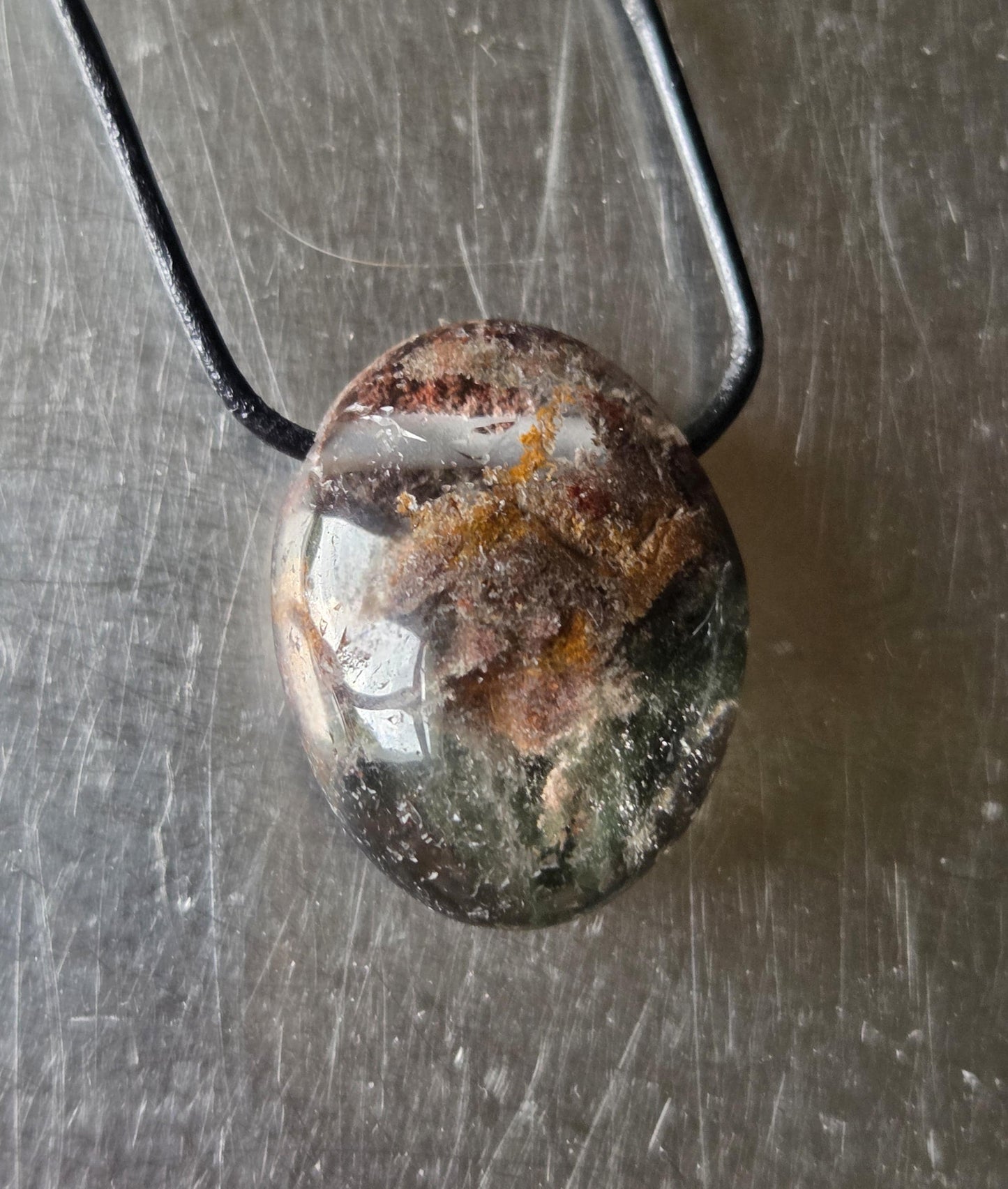 Lodolith Schamanenstein Bergkristall Inclusen Quarz, 28 x 23 x 14 mm, gebohrt, an verstellbarem Lederband