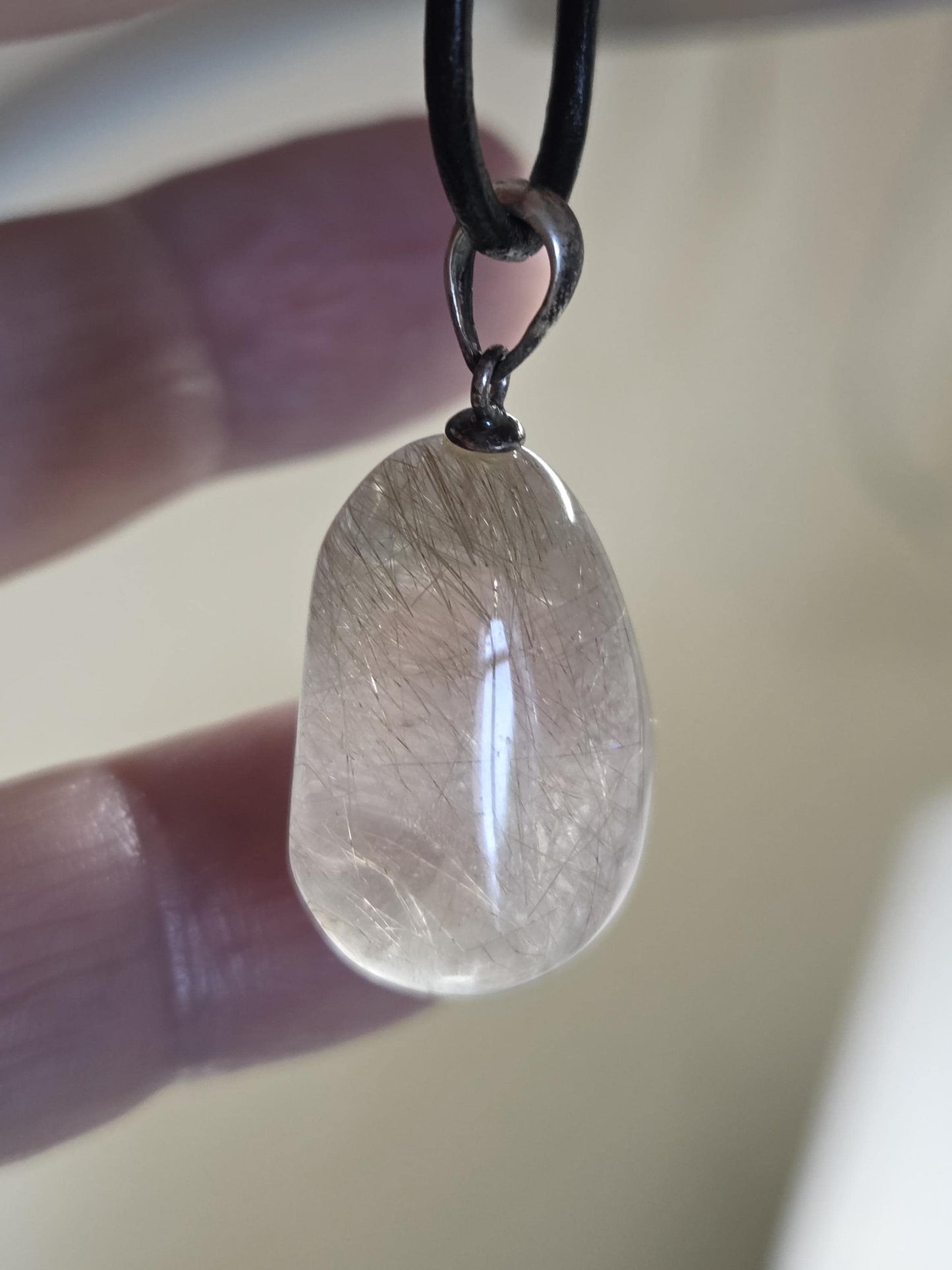 Gold Rutil Quarz, Rutilquarz Goldrutilquarz Anhänger, mit 925erSilberÖse, an verstellbarem Lederband
