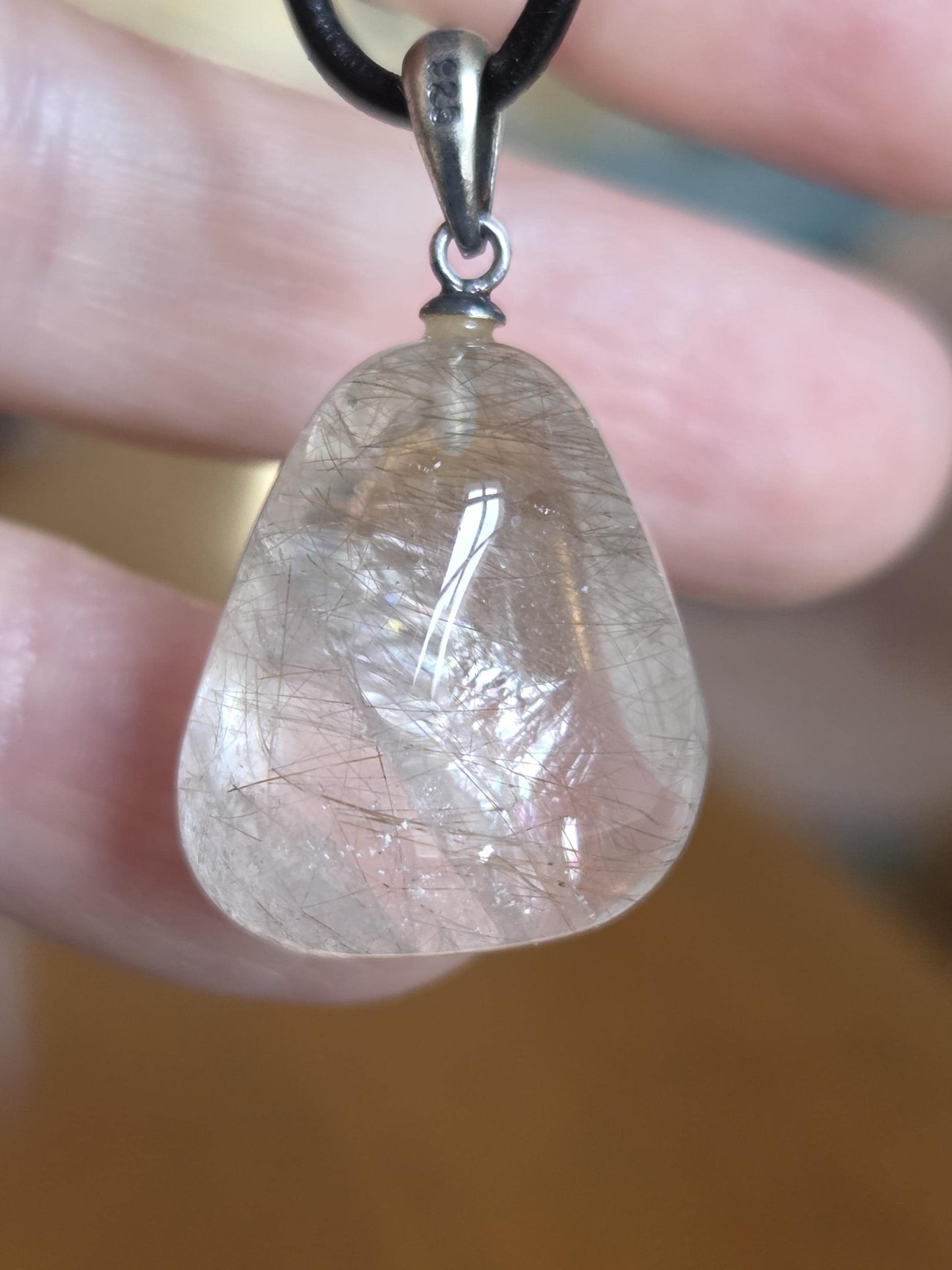 Gold Rutil Quarz, Rutilquarz Goldrutilquarz Anhänger, mit 925erSilberÖse, an verstellbarem Lederband