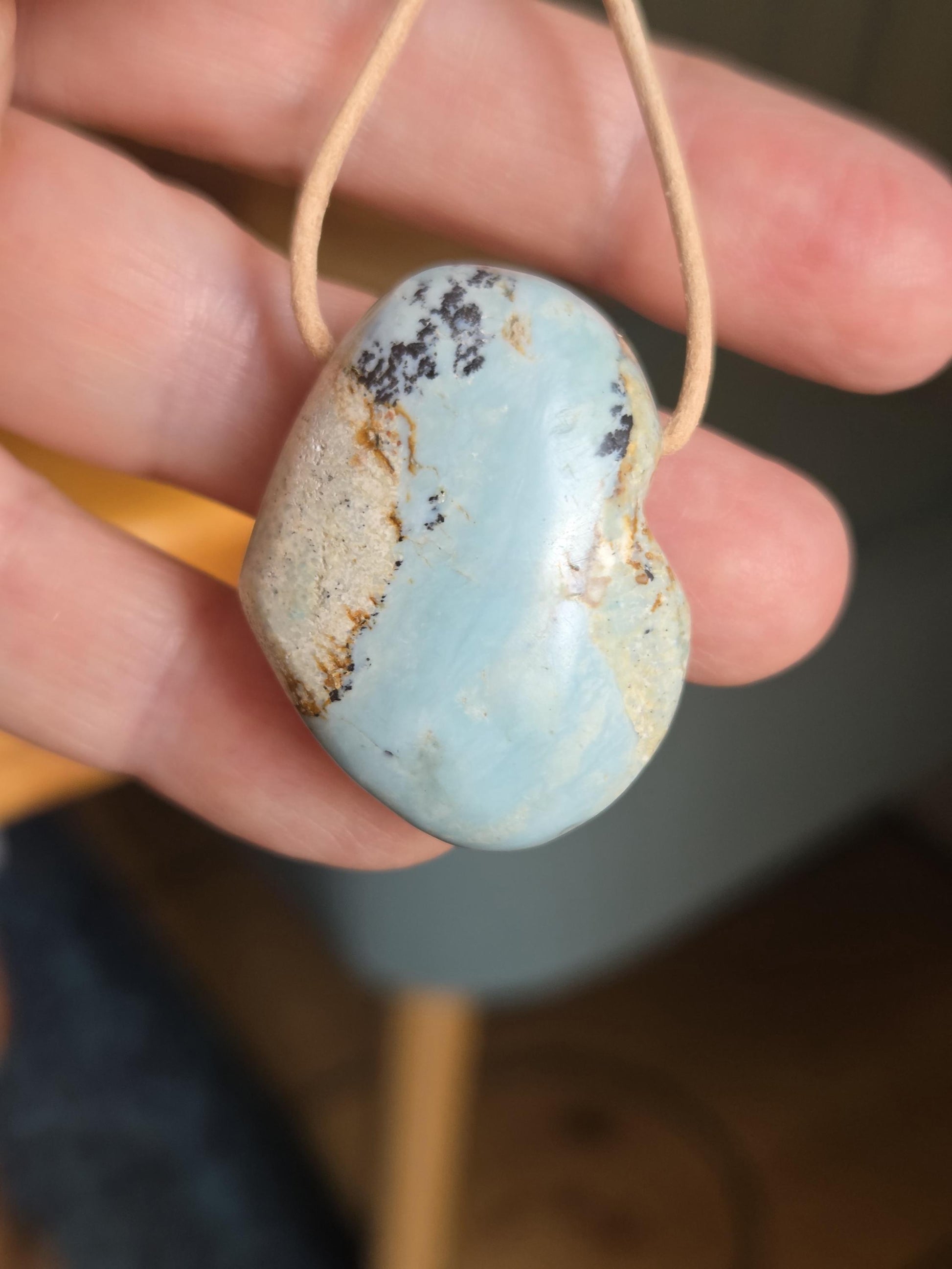 Helker Türkis Anhänger Herz herzförmig, 35 x 30 x 14 mm, gebohrt, an verstellbarem Lederband