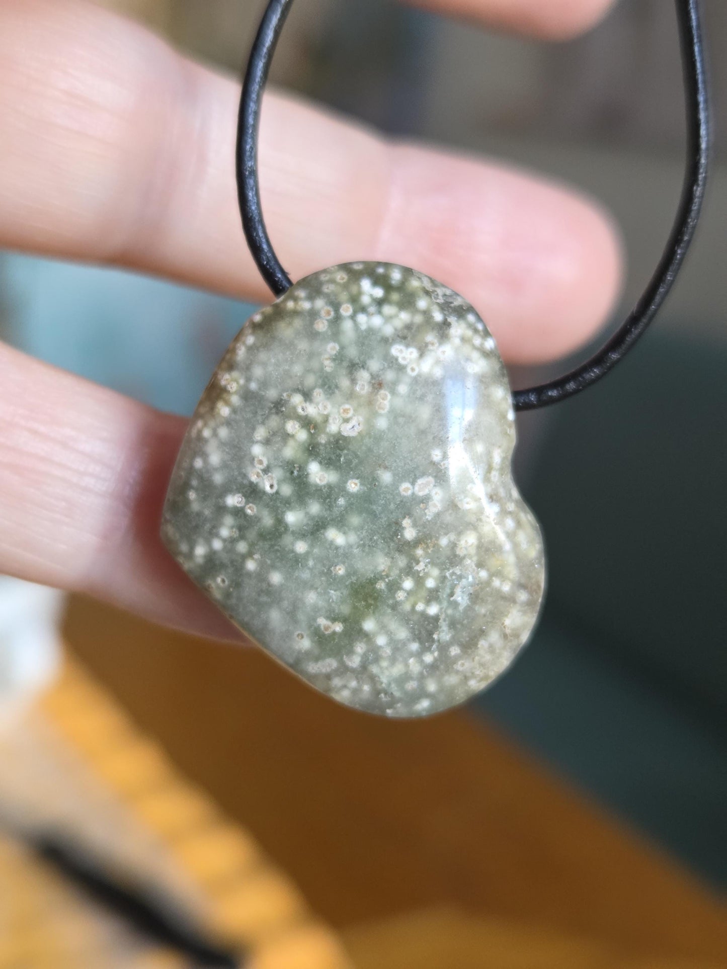 Ozean Jaspis, Ocean Jasper, Ozeanjaspis Herz förmig Anhänger, 30 x 25 x 11 mm, gebohrt, an verstellbarem Lederband
