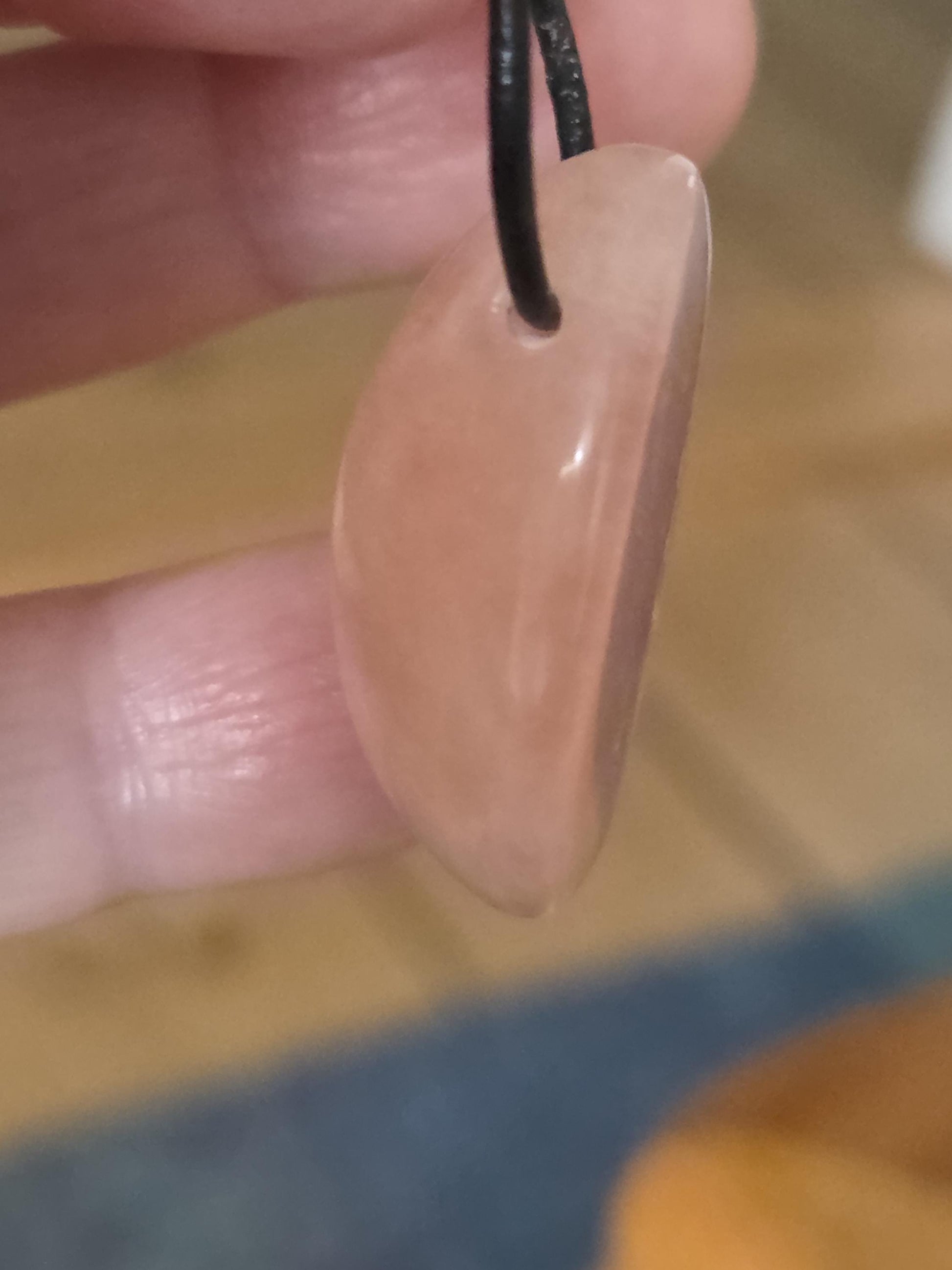 Morganit Pfirsich Beryll apricotfarben Anhänger 30 x 19 x 14 mm, gebohrt, an verstellbarem Lederband, morganite pedants