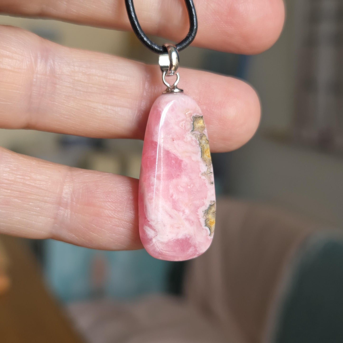 Rhodochrosit Anhänger, an 925er Silber Öse, an verstellbarem Lederband, Boho , Rosa Naturstein Kette , Heilstein, Herzöffnung & Selbstliebe