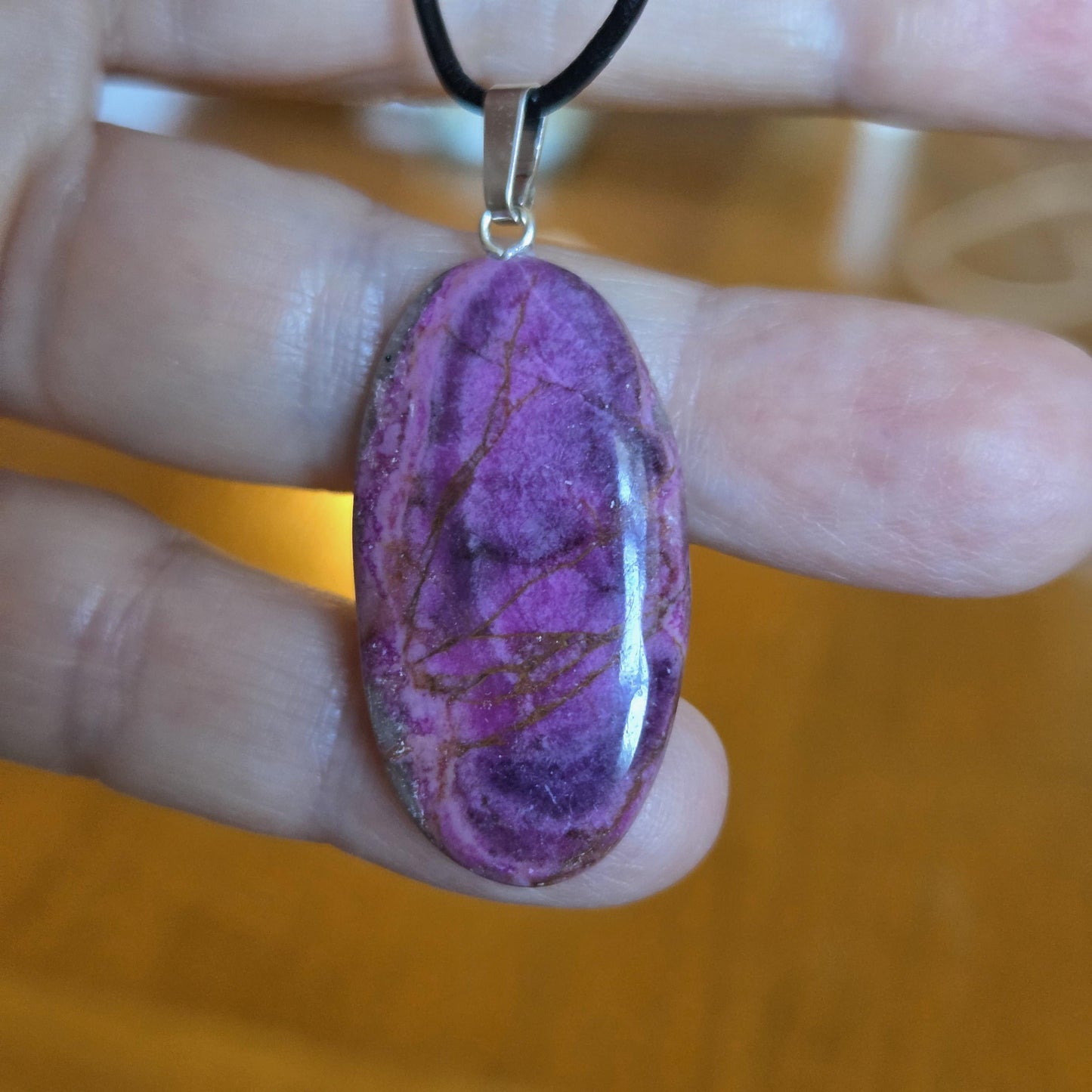 Feiner Kobalt Calcit rosa pink lila Anhänger, an 925er Silberöse, an verstellbarem Lederband, "Herzöffner", Herzchakra, Selbstliebe