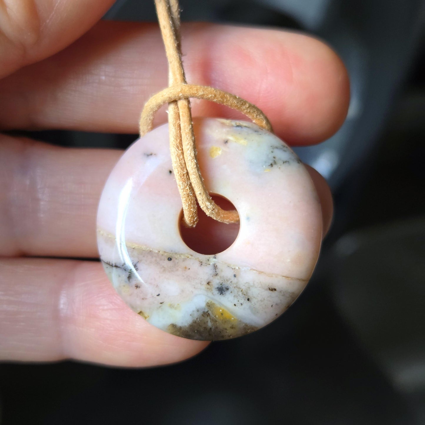 Opal aus Peru rosa Andenopal Donut Anhänger, 30 x 7 mm, gebohrt, an verstellbarem Lederband, rosa Opal, pink Opal Peru