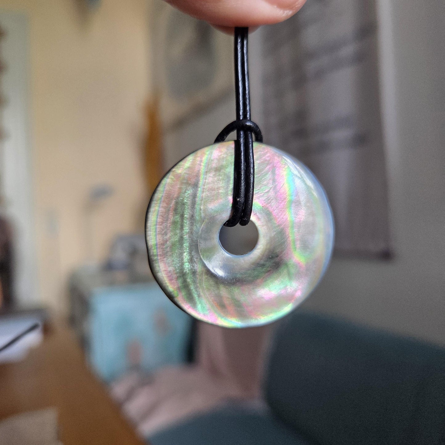 Dunkele Perlmutt Abalone Muschel, See Opal, Donut Anhänger, 40 x 5 mm, an verstellbarem Lederband