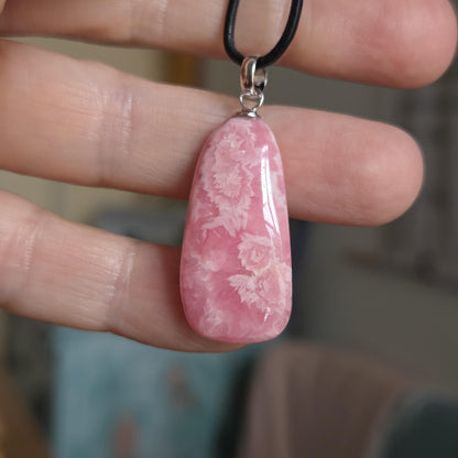 Rhodochrosit Anhänger, an 925er Silber Öse, an verstellbarem Lederband, Boho , Rosa Naturstein Kette , Heilstein, Herzöffnung & Selbstliebe