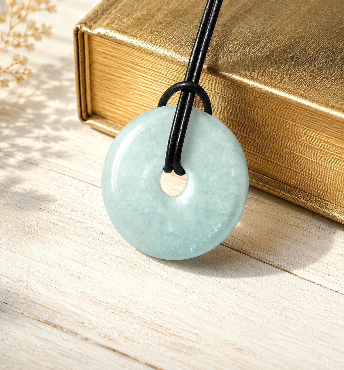 Aquamarin Anhänger, Donut an verstellbarem Lederband, 33 x 6 mm