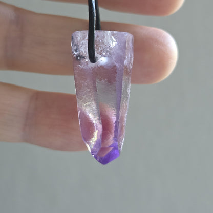 Erstklassiger Vera Cruz Amethyst Kristall Spitze Rohstein Healing Crystal mit yin code, Heilkristall , gebohrt an verstellbarem Lederband