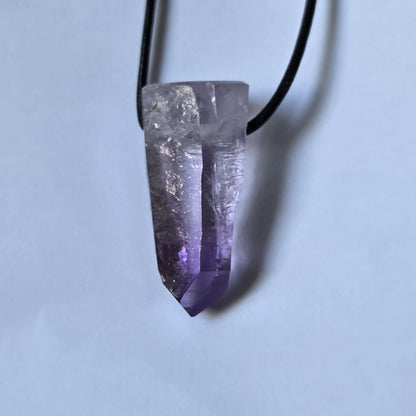 Erstklassiger Vera Cruz Amethyst Kristall Spitze Rohstein Healing Crystal mit yin code, Heilkristall , gebohrt an verstellbarem Lederband