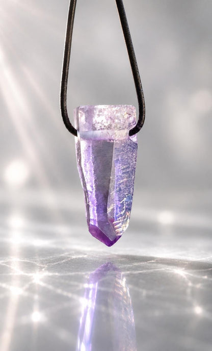 Erstklassiger Vera Cruz Amethyst Kristall Spitze Rohstein Healing Crystal mit yin code, Heilkristall , gebohrt an verstellbarem Lederband