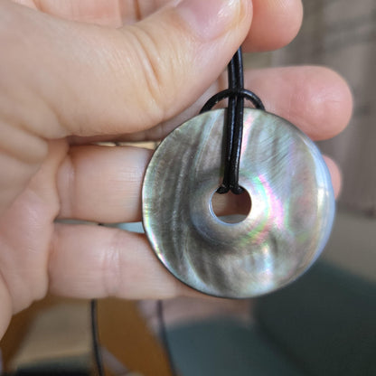 Dunkele Perlmutt Abalone Muschel, See Opal, Donut Anhänger, 40 x 5 mm, an verstellbarem Lederband