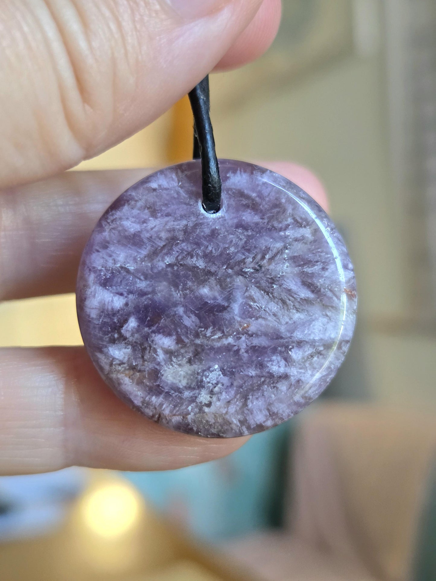 Amethyst Runde Scheibe Scheibchen Anhänger, Kristall Amethyst, 30 x 6 mm, an verstellbarem Lederband
