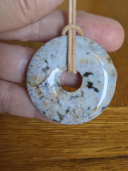Ozean Jaspis, Ocean Jasper, Ozeanjaspis Donut Anhänger, 40 x 6 mm, gebohrt, an verstellbarem Lederband