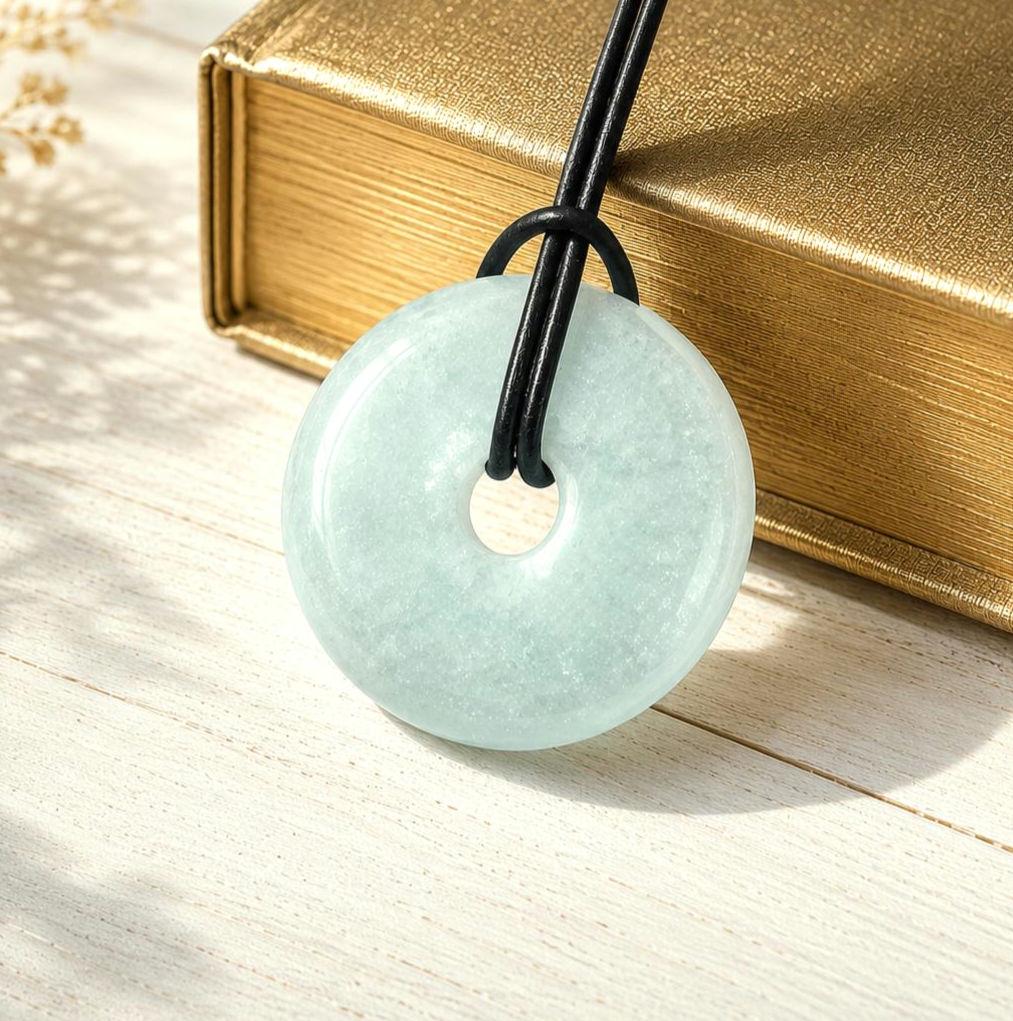 Aquamarin Anhänger, Donut an verstellbarem Lederband, 33 x 6 mm
