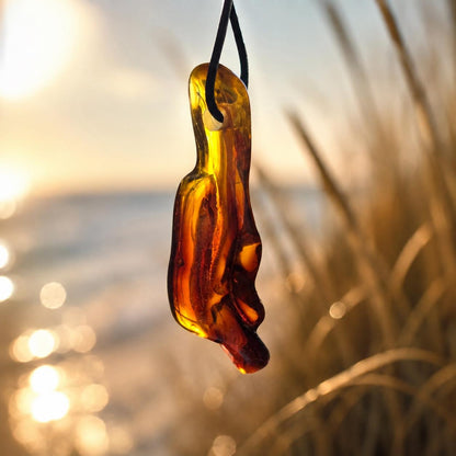 Großer baltischer Bernstein Anhänger, Amulett, Amber pendant, 58 x 18 x 15 mm, an verstellbarem Lederband