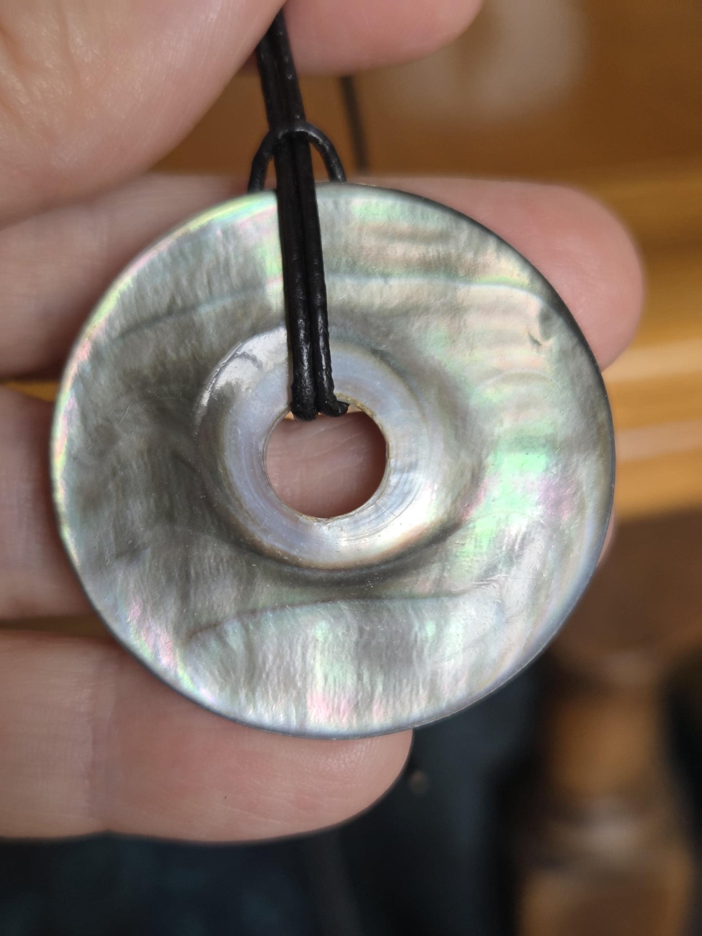 Dunkele Perlmutt Abalone Muschel, See Opal, Donut Anhänger, 40 x 5 mm, an verstellbarem Lederband