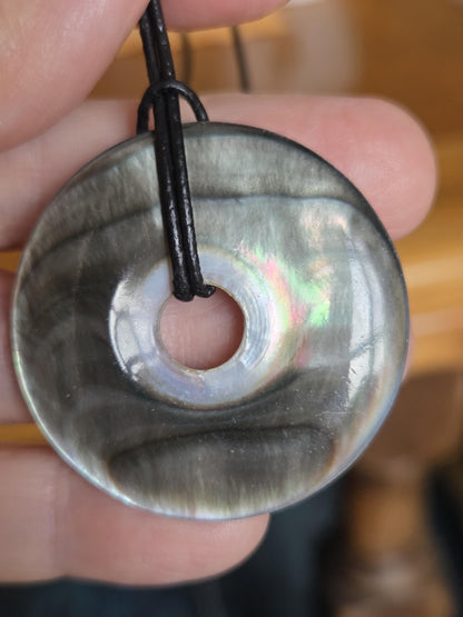 Dunkele Perlmutt Abalone Muschel, See Opal, Donut Anhänger, 40 x 5 mm, an verstellbarem Lederband