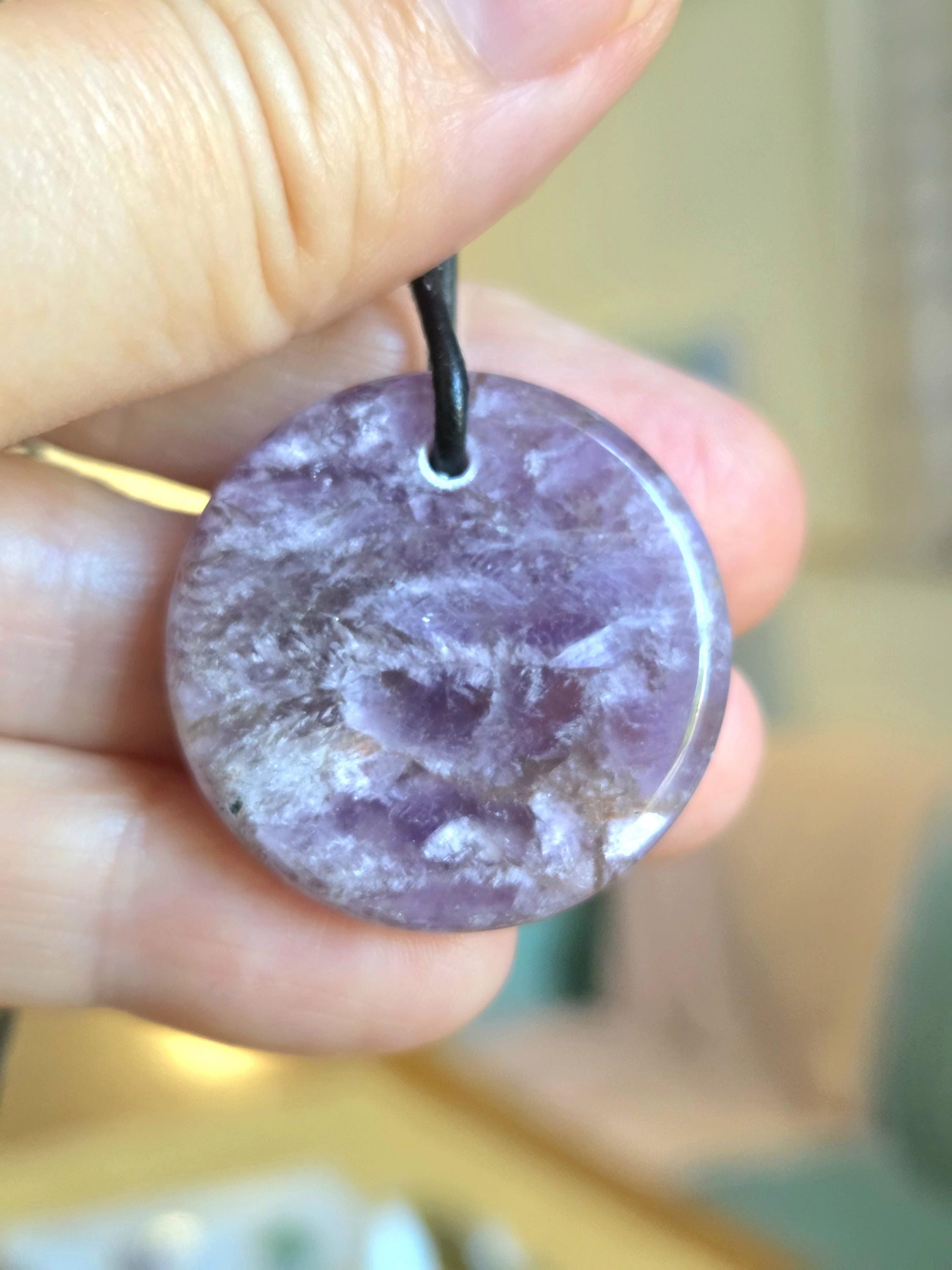 Amethyst Runde Scheibe Scheibchen Anhänger, Kristall Amethyst, 30 x 6 mm, an verstellbarem Lederband