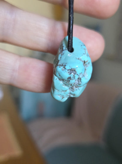 Arizona Türkis großer Nugget Anhänger, 27 x 25 x 15 mm, gebohrt, an verstellbarem Lederband