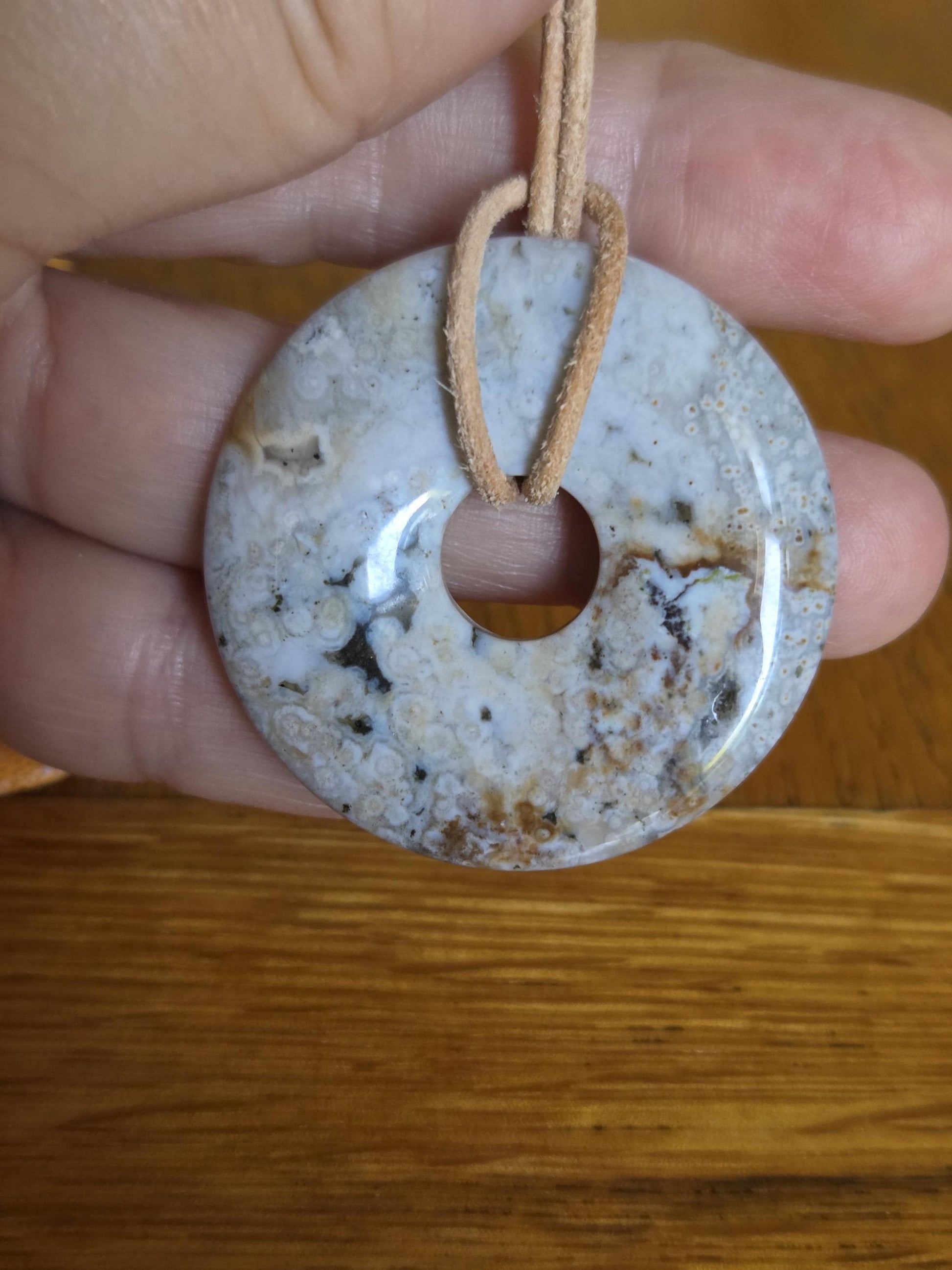 Ozean Jaspis, Ocean Jasper, Ozeanjaspis Donut Anhänger, 40 x 6 mm, gebohrt, an verstellbarem Lederband