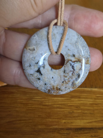 Ozean Jaspis, Ocean Jasper, Ozeanjaspis Donut Anhänger, 40 x 6 mm, gebohrt, an verstellbarem Lederband
