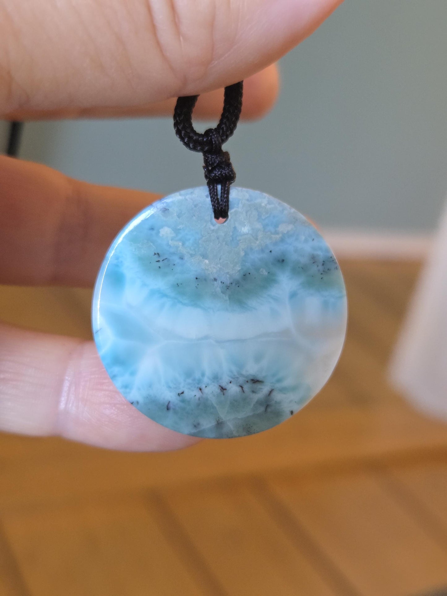 Larimar Atlantis Stein, runder Anhänger Scheibe, 38 x 4 mm, gebohrt, Larimar gebohrt, an verstellbarem Stoffband vegan.