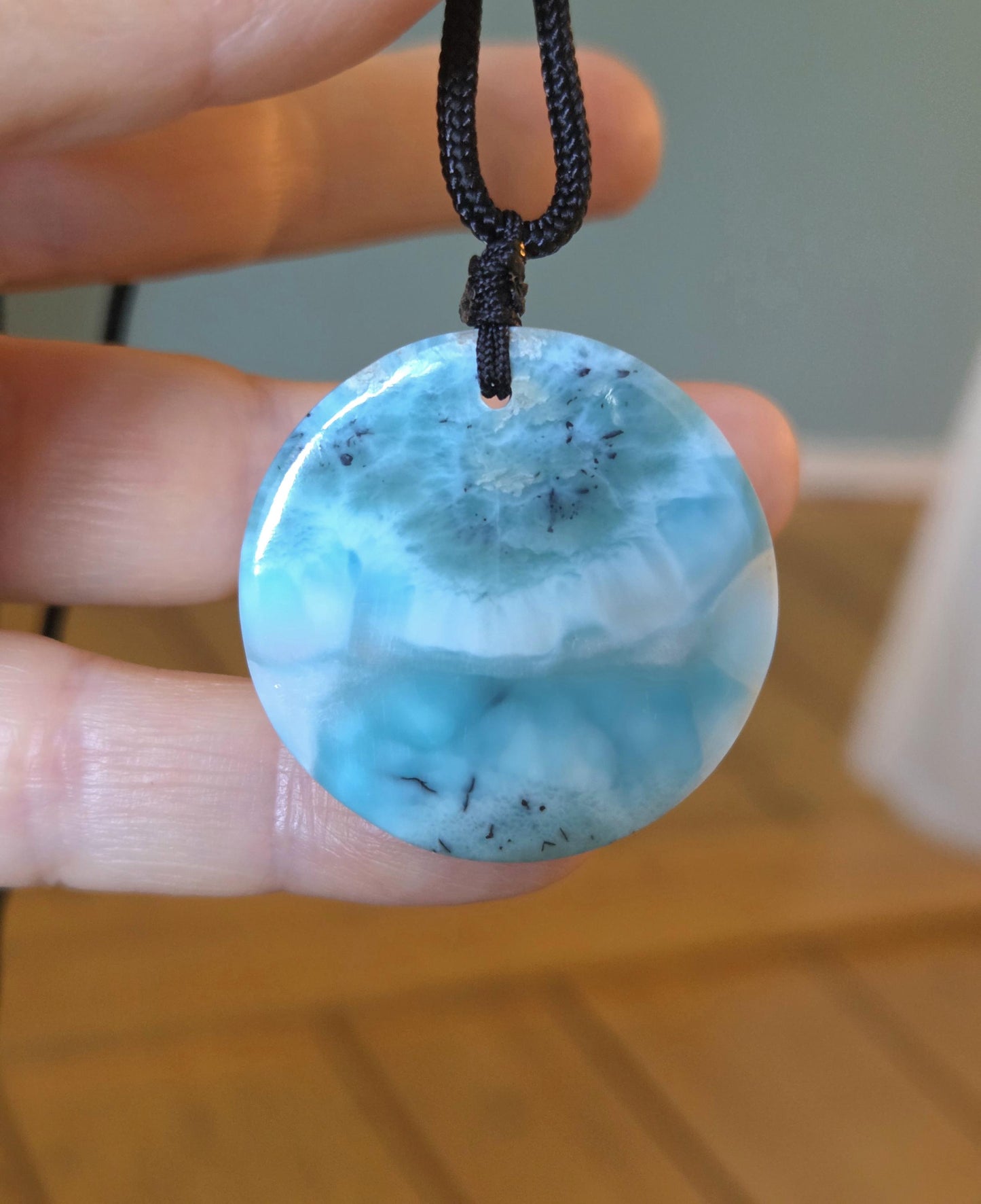 Larimar Atlantis Stein, runder Anhänger Scheibe, 38 x 4 mm, gebohrt, Larimar gebohrt, an verstellbarem Stoffband vegan.