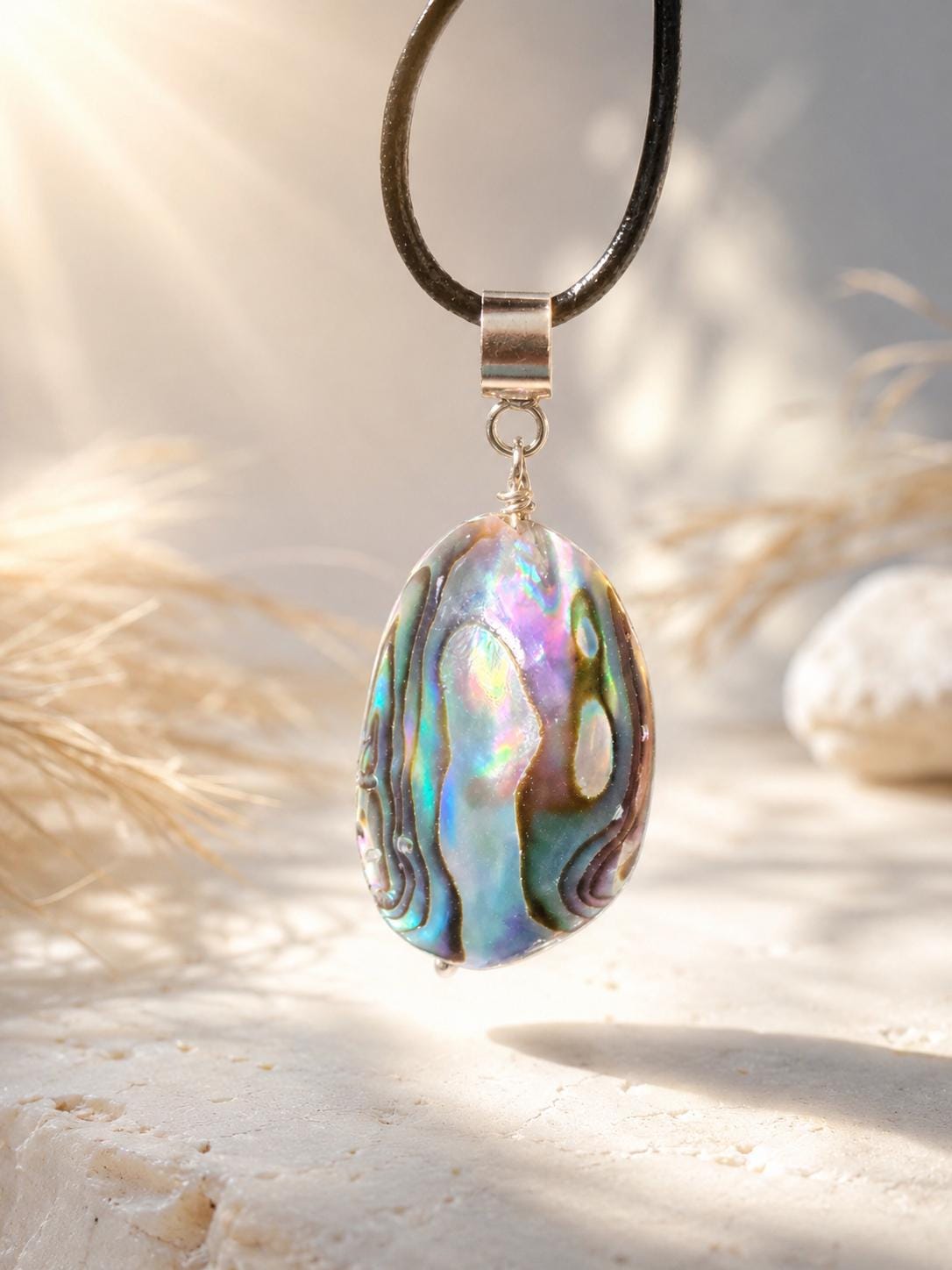 Abalone Perlmutt Muschel, Paua Seeohr, See Opal Silber Anhänger, 40 x 17 x 7 mm, an verstellbarem Lederband