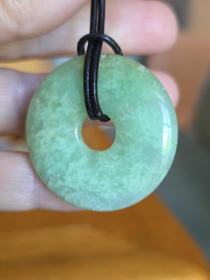 Chrysopras Donut Anhänger, 35 x 7 mm, an verstellbarem Lederband, Chrysoprase pedant