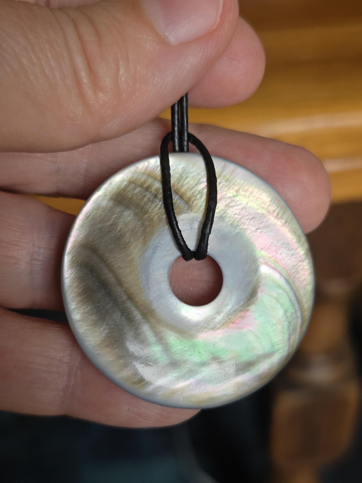 Dunkele Perlmutt Abalone Muschel, See Opal, Donut Anhänger, 40 x 5 mm, an verstellbarem Lederband