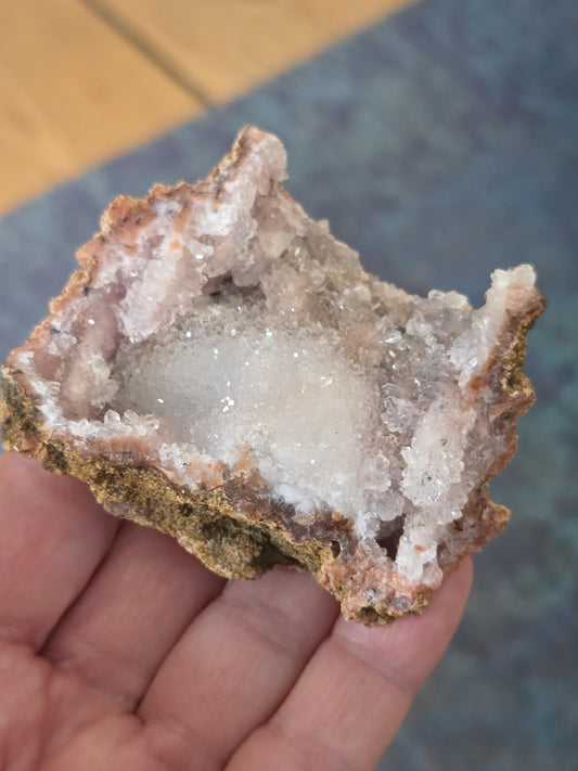 Pink rosa Amethyst Druse Knollemit Chalcedon, Stufe selten! 65 x 56 x 45 mm, Atlasgebirge Marokko