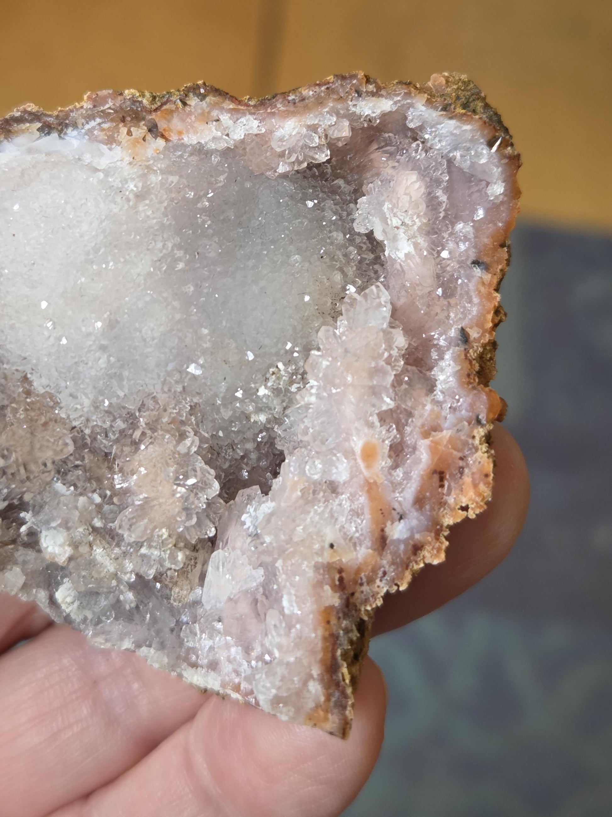 Pink rosa Amethyst Druse Knollemit Chalcedon, Stufe selten! 65 x 56 x 45 mm, Atlasgebirge Marokko