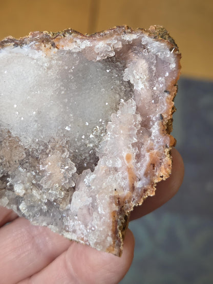 Pink rosa Amethyst Druse Knollemit Chalcedon, Stufe selten! 65 x 56 x 45 mm, Atlasgebirge Marokko