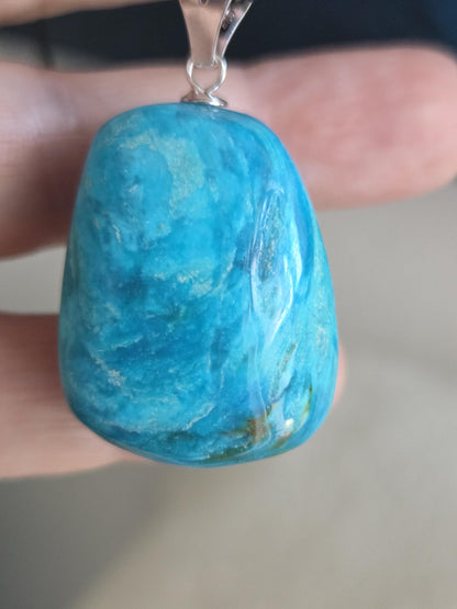 Traumhafter Atacama Opal aus Chile, Anhänger, 40 x 23 x 16 mm, an 925er Silberöse, an verstellbarem Lederband
