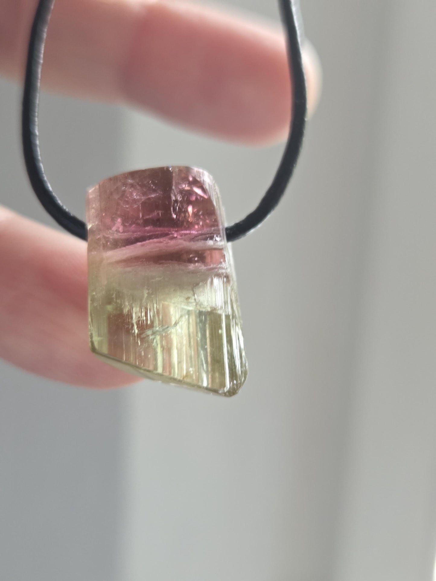 Bicolor Turmalin pink rosa gelb grün Turmalin, Rubellit Verdelith Wassermelonen Turmalin Anhänger, 20 x 14 x 15 mm, an Lederband