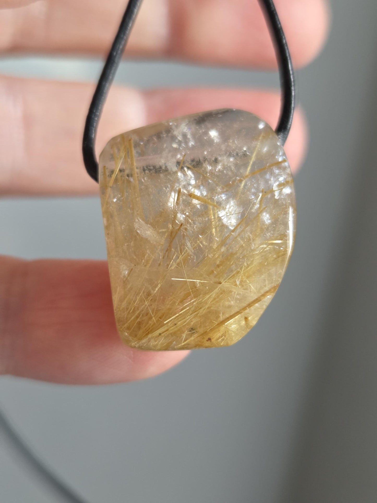 Gold Rutil Quarz Goldrutilquarz , Anhänger, 26 x 21 x 11 mm, an verstellbarem Lederband