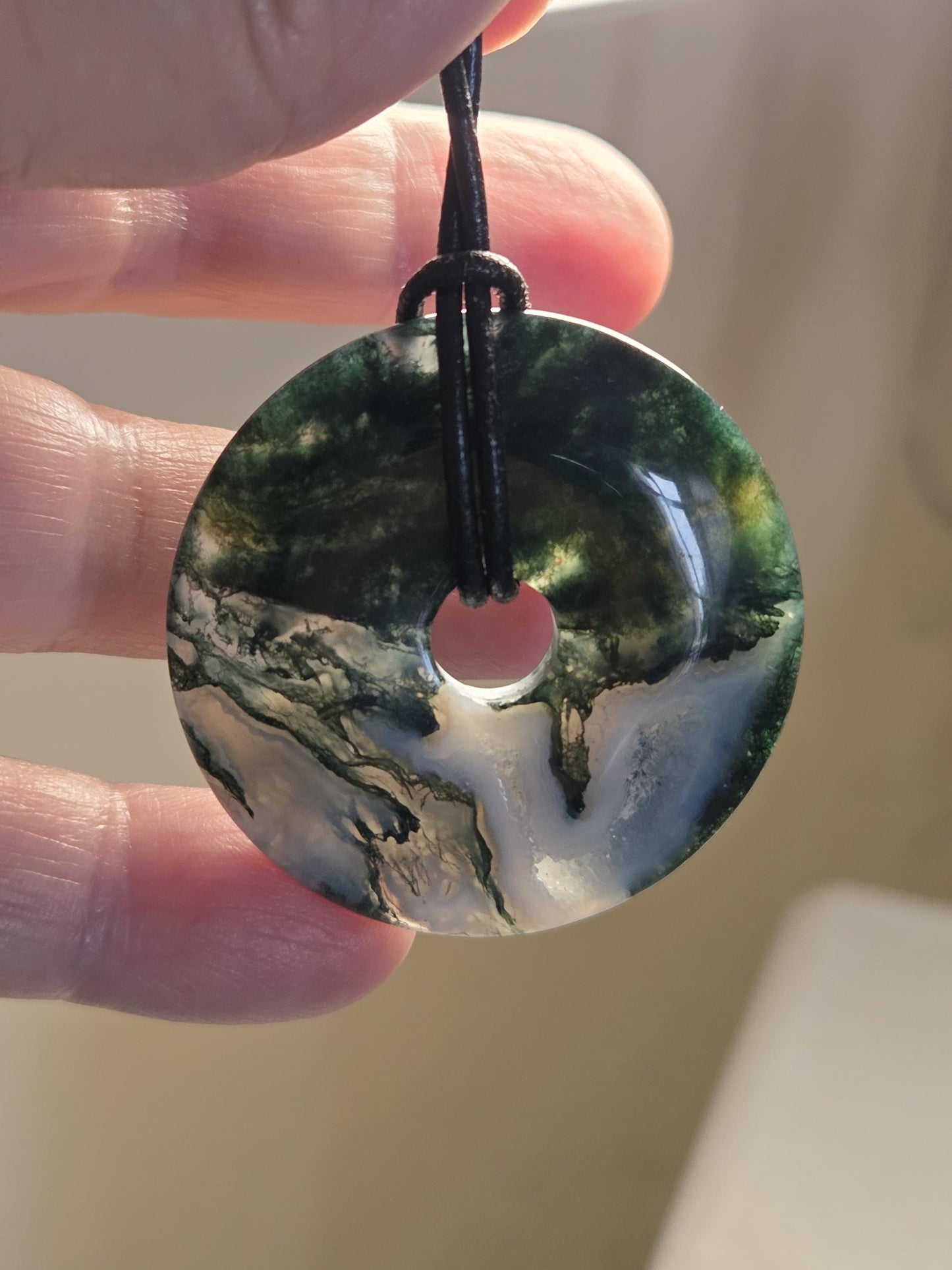 Mystischer Moosachat Donut, Moosachat in drusy Quarz Anhänger, 40 x 7 mm, an verstellbarem Lederband