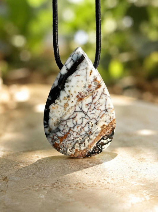 Rarität Garut Holzopal versteinertes opalisiertes Holz aus Indonesien, Anhänger, 39 x 25 x 8 mm, an verstellbarem Lederband, Holz Opal