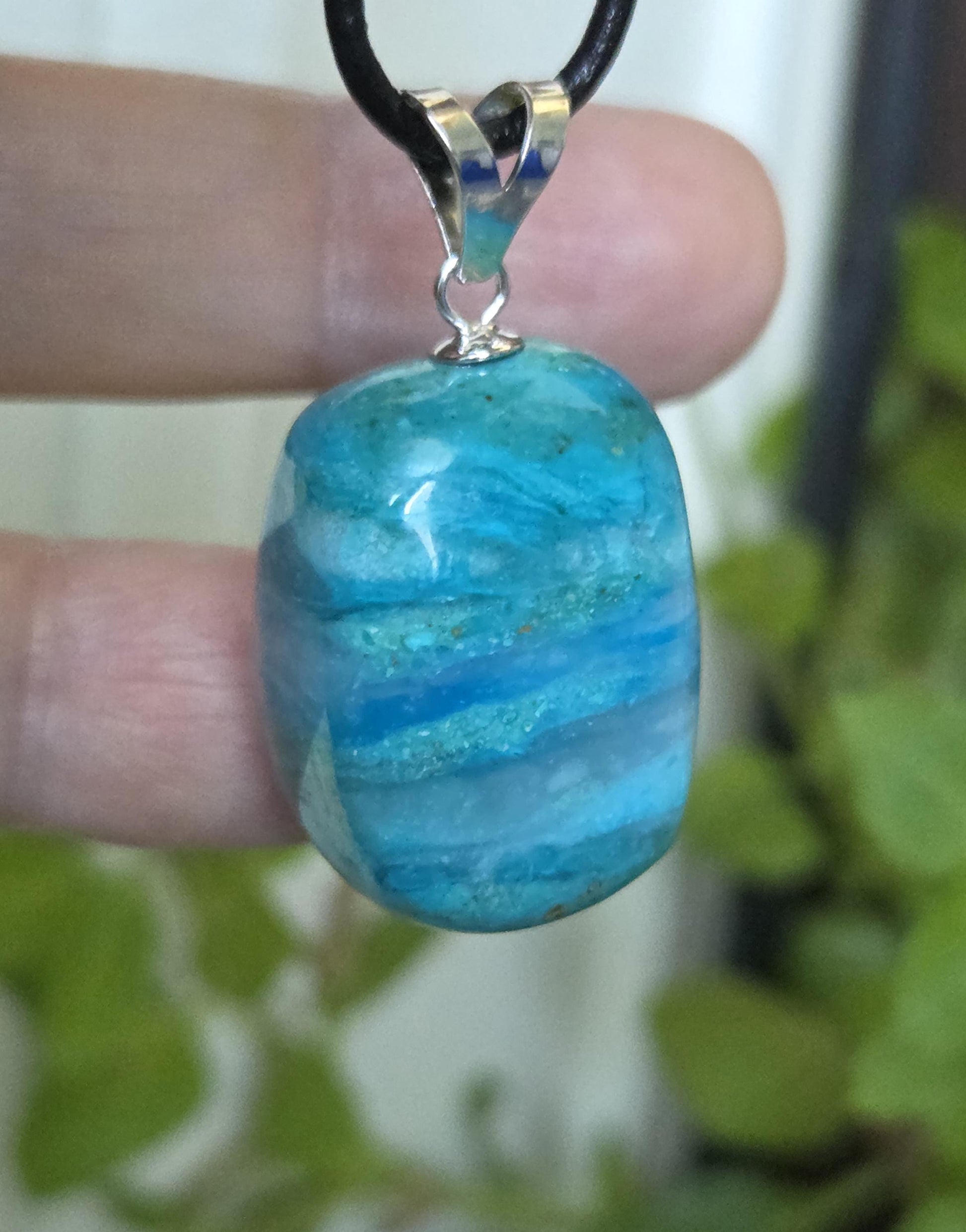 Traumhafter Atacama Opal aus Chile, Anhänger, 37 x 18 x 17 mm, an 925er Silberöse, an verstellbarem Lederband