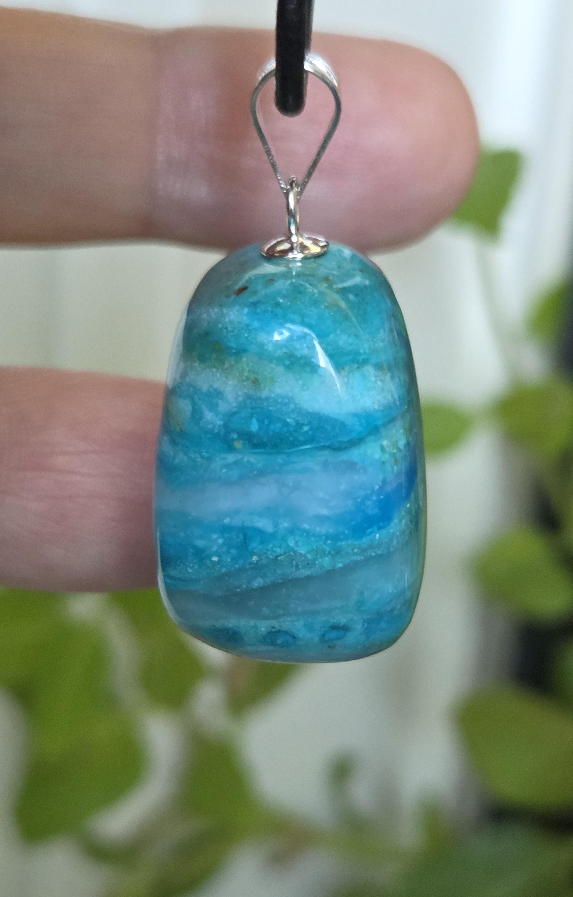Traumhafter Atacama Opal aus Chile, Anhänger, 37 x 18 x 17 mm, an 925er Silberöse, an verstellbarem Lederband