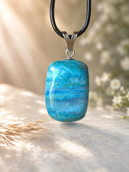 Traumhafter Atacama Opal aus Chile, Anhänger, 37 x 18 x 17 mm, an 925er Silberöse, an verstellbarem Lederband