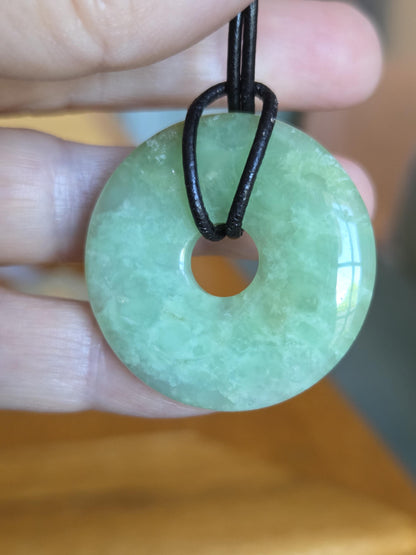 Chrysopras Donut Anhänger, 35 x 7 mm, an verstellbarem Lederband, Chrysoprase pedant