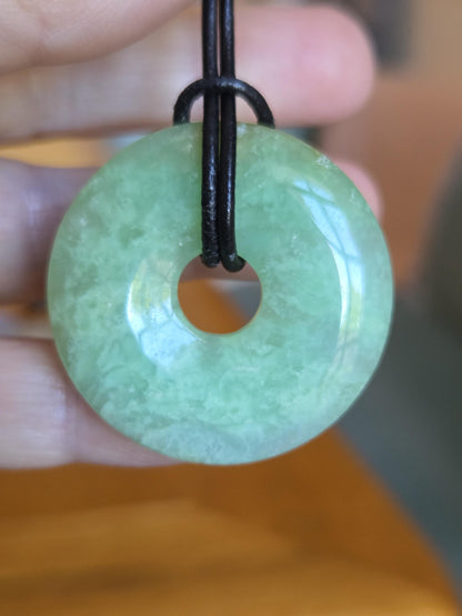 Chrysopras Donut Anhänger, 35 x 7 mm, an verstellbarem Lederband, Chrysoprase pedant
