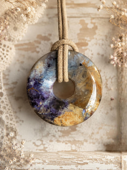 Fluorit Opal Tiffany Stone Anhänger, Donut, 30 x 6 mm, an verstellbarem Lederband, purple passion, purple fluorite opal, Unikat