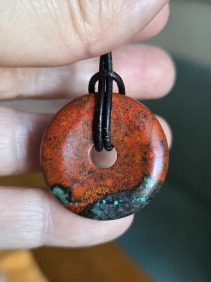 Sonora Sunrise Donut Zarinit Anhänger 30 x 7 mm, an verstellbarem Lederband