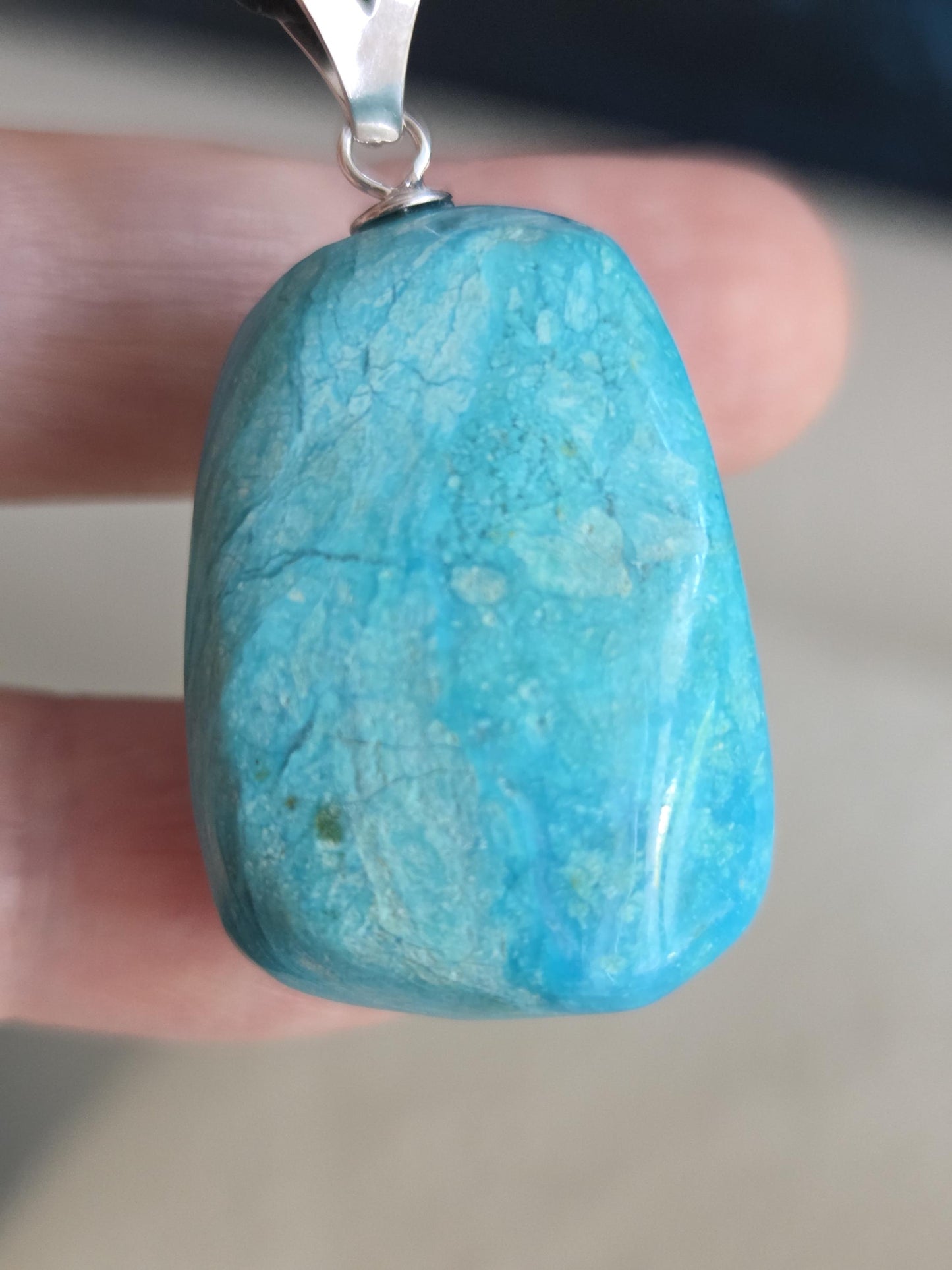 Traumhafter Atacama Opal aus Chile, Anhänger, 40 x 23 x 16 mm, an 925er Silberöse, an verstellbarem Lederband