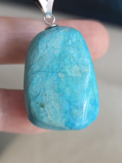 Traumhafter Atacama Opal aus Chile, Anhänger, 40 x 23 x 16 mm, an 925er Silberöse, an verstellbarem Lederband